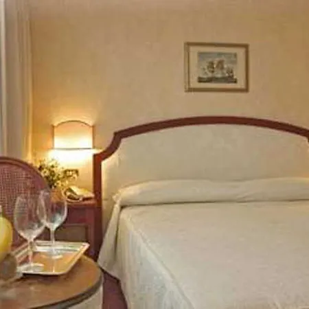 Отель Martini 4*